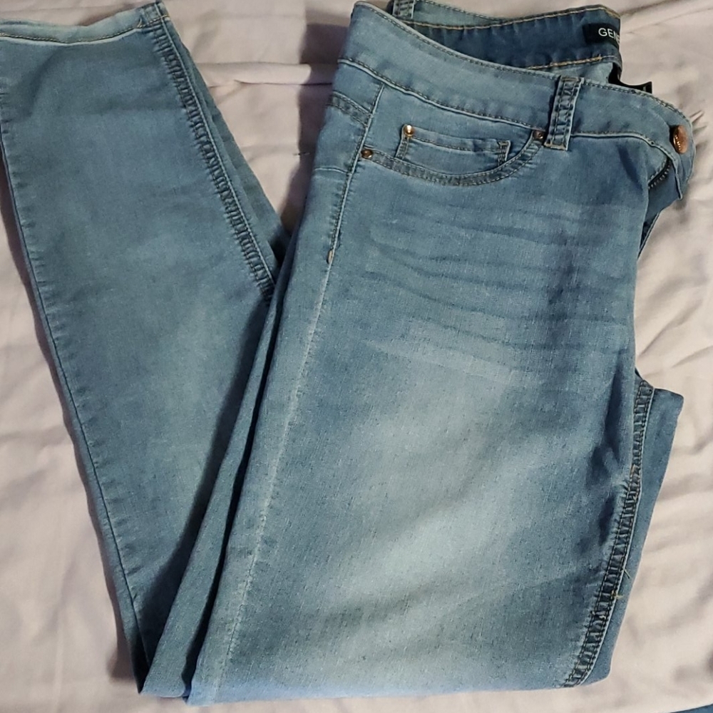 Jeggins‎